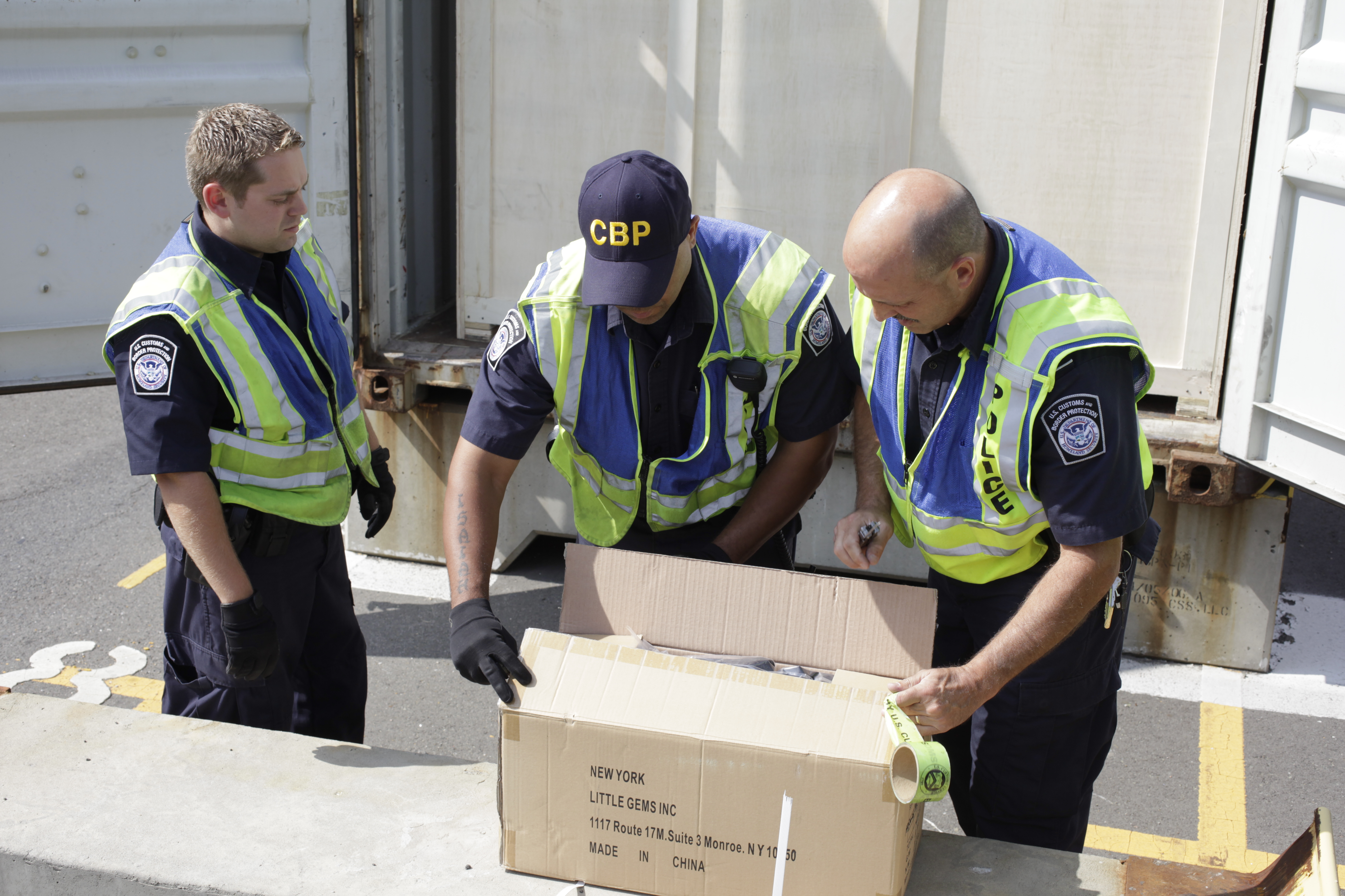 CBP Inspecting (2010)